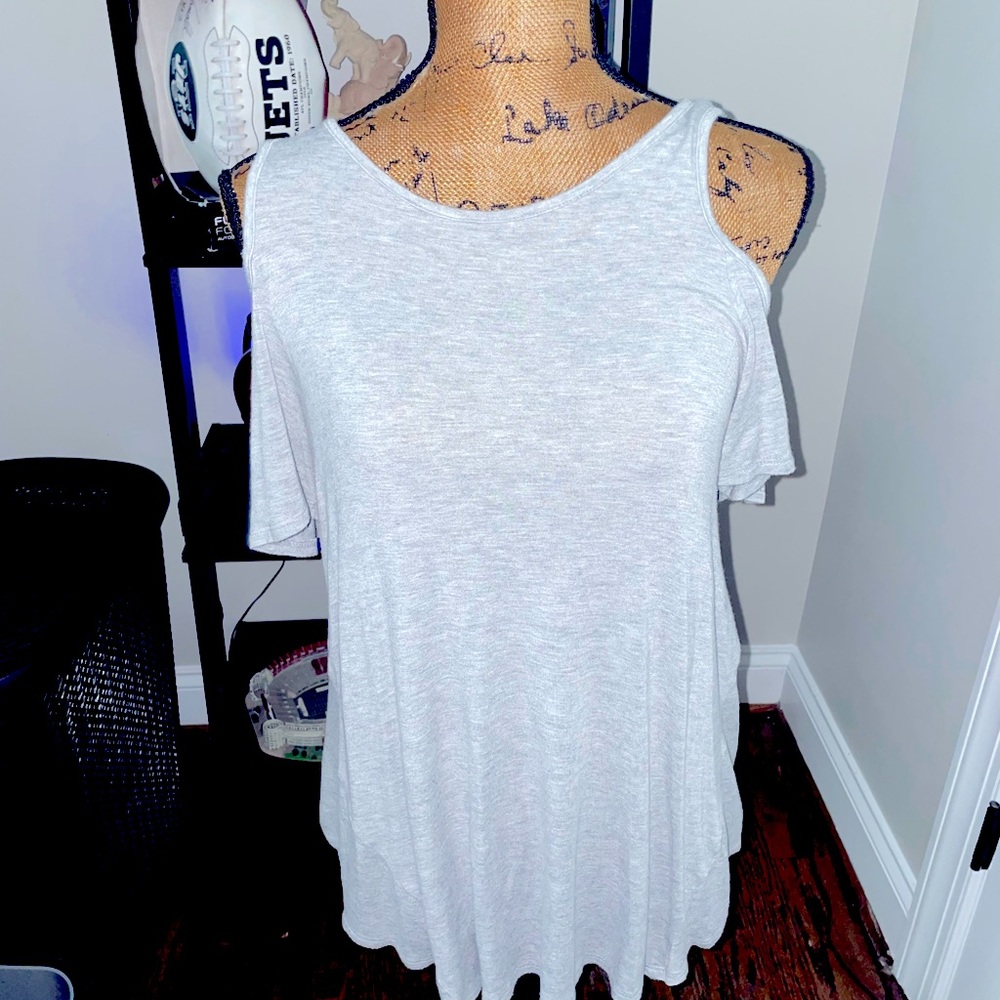 Boutique Cold Shoulder Gray Blouse! Women’s Small!
